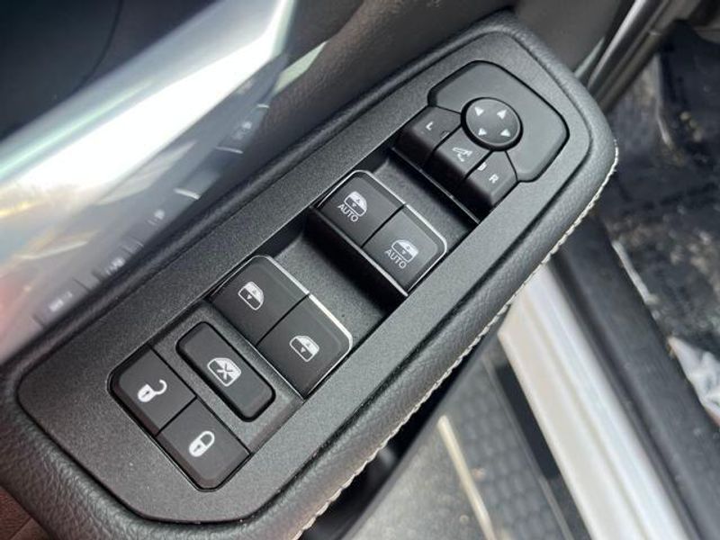 2025 RAM 1500 Laramie2025 RAM 1500 Laramie Crew Cab 4x4 5'7' Box
