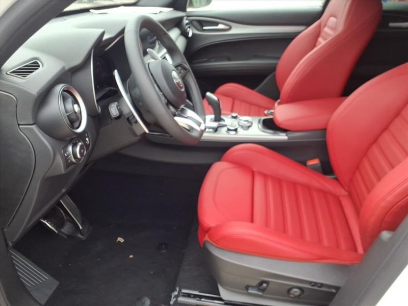 New 2025 Alfa Romeo Stelvio AWDImage 14