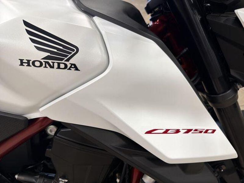 New 2025 Honda CB750 HORNET Image 26