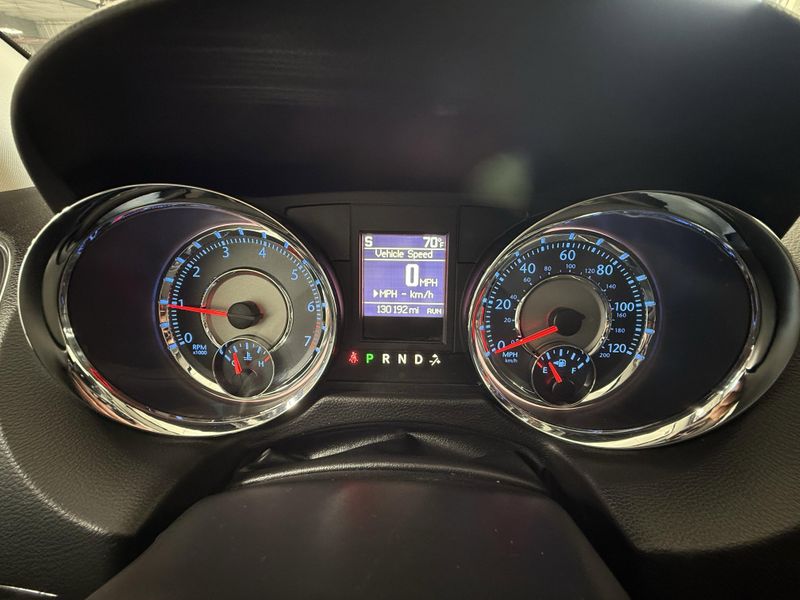 Used 2016 Chrysler Town & Country TouringImage 17