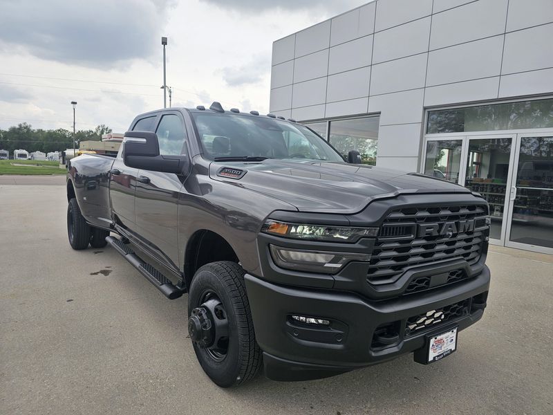 2025 RAM 3500 TradesmanImage 2
