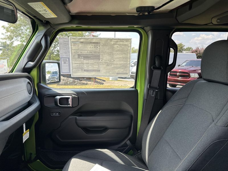 New 2025 Jeep Wrangler 4-door Sport SImage 25