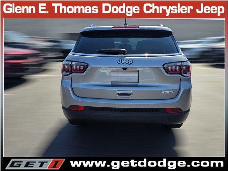 2022 Jeep Compass Latitude photo 6