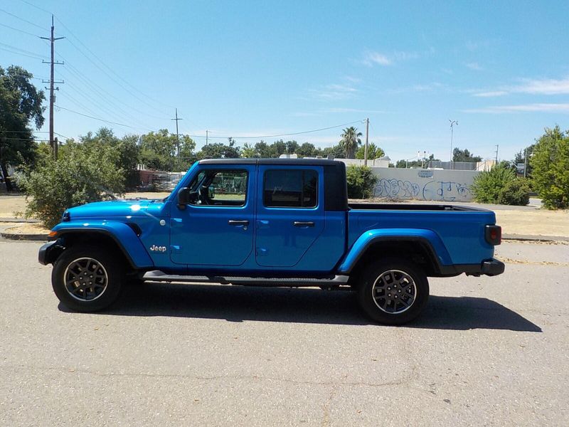 2023 Jeep Gladiator Overland photo 8