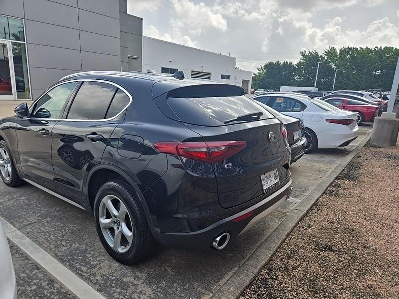 2018 Alfa Romeo Stelvio Image 4