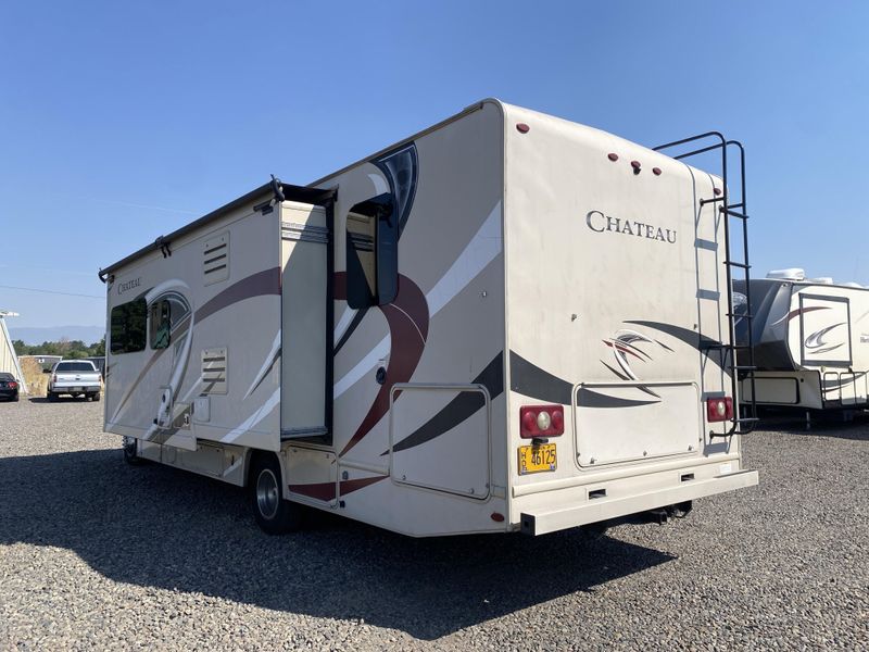 Used 2017 THOR CHATEAU 31Y Image 6
