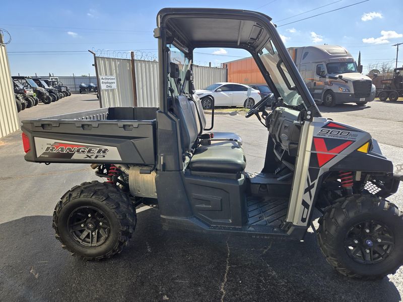 USED 2019 POLARIS RANGER XP 900 EPS SILVER PEARL Image 2
