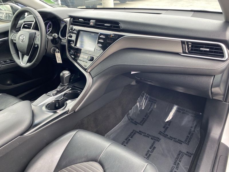 2018 Toyota Camry SEImage 11