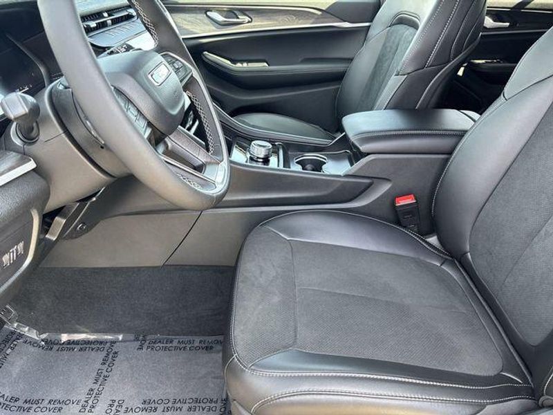 New 2026 Jeep Grand Cherokee Laredo Altitude 4x2Image 16