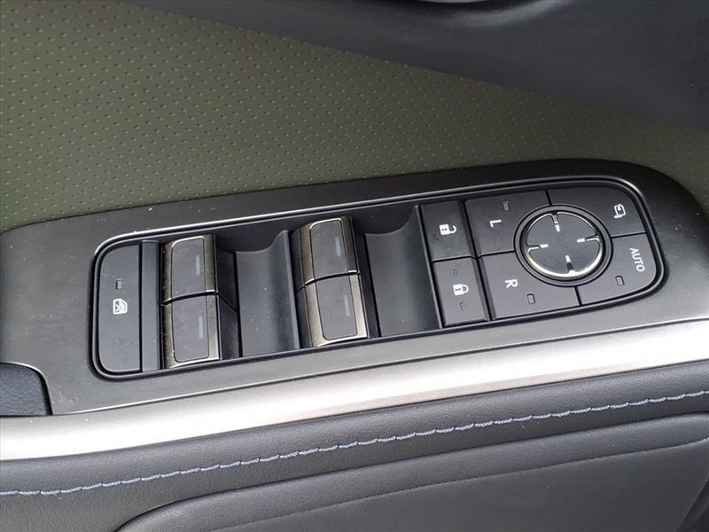 Used 2024 Lexus GX 550 OvertrailImage 17