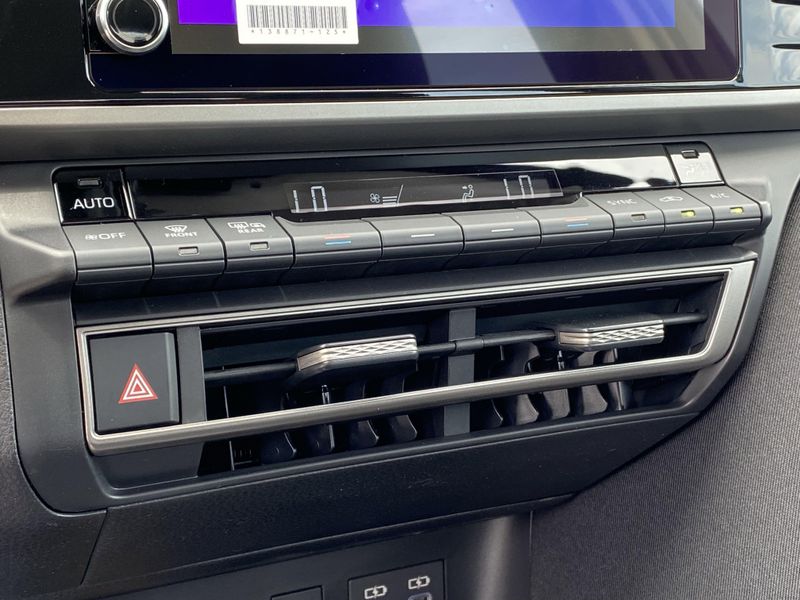 2025 Toyota Camry LEImage 17