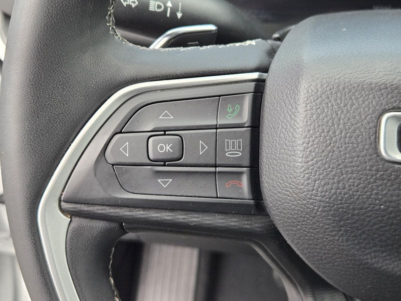 Used 2023 Jeep Grand Cherokee L Laredo 4x2