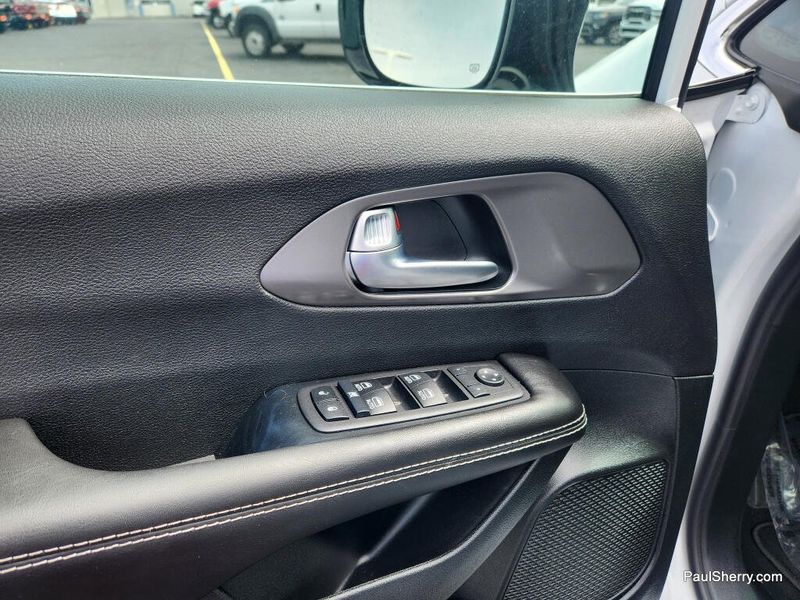 New 2026 Chrysler Voyager Lx