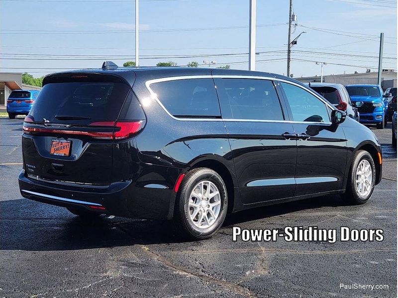 New 2027 Chrysler Pacifica Select