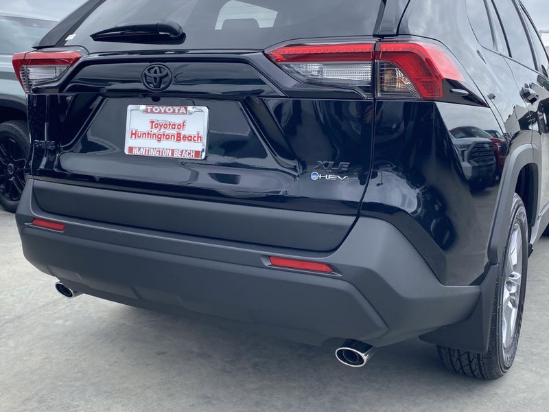 New 2025 Toyota RAV4 Hybrid XLEImage 4