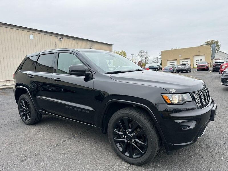 2017 Jeep Grand Cherokee AltitudeImage 1