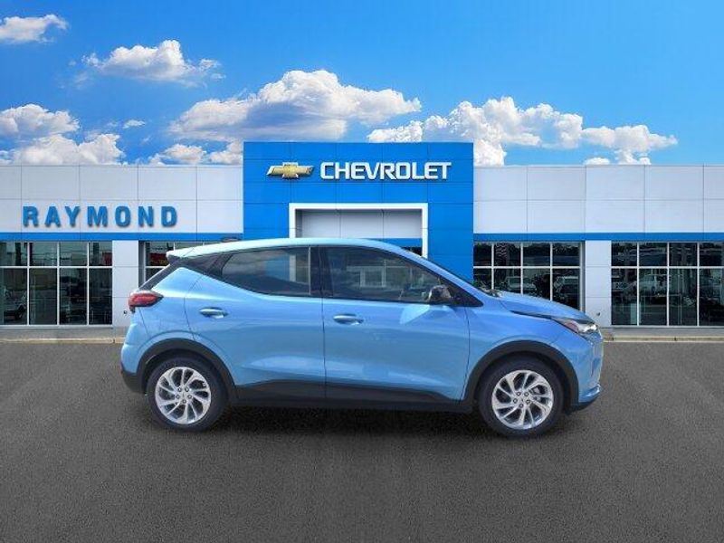 New 2027 Chevrolet Bolt EV LTImage 2