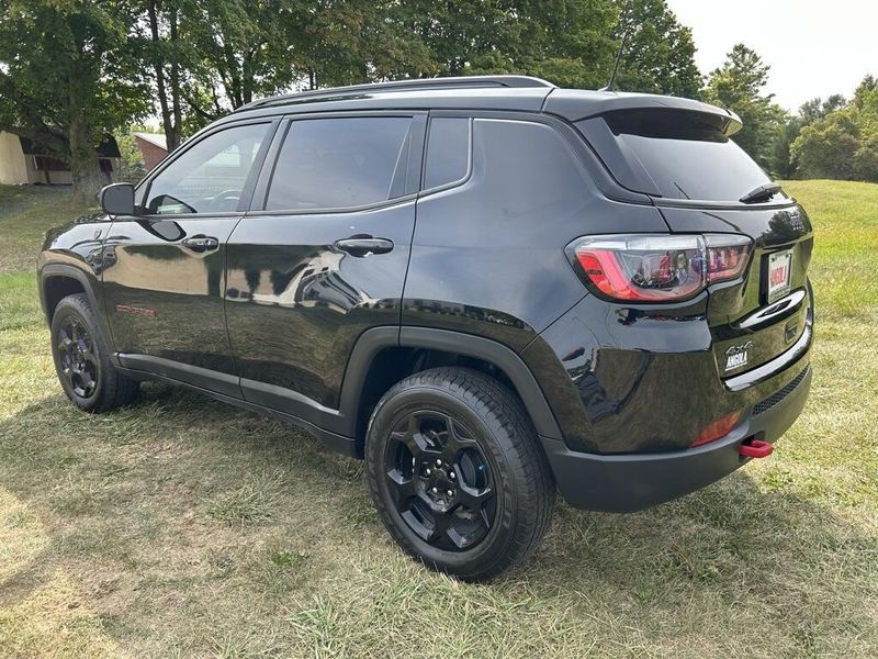 2023 Jeep Compass Trailhawk photo 2