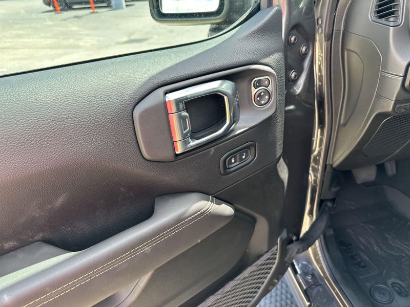 New 2025 Jeep Wrangler 4-door SaharaImage 16
