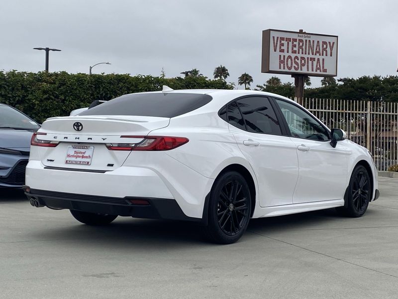 New 2025 Toyota Camry SEImage 3