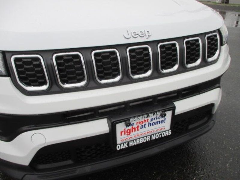 Used 2024 Jeep Compass LatitudeImage 4