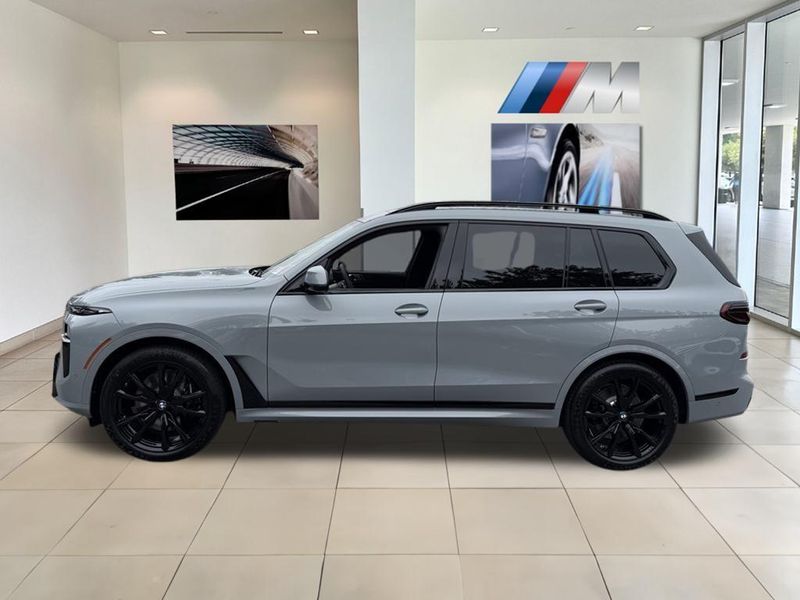 2026 BMW X7 xDrive40iImage 9