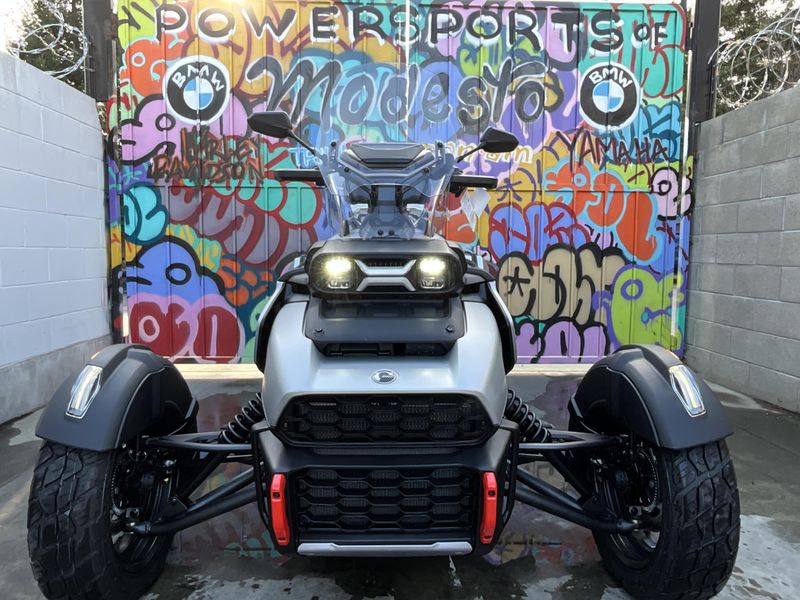 2025 Can-Am CANYON XT Image 1