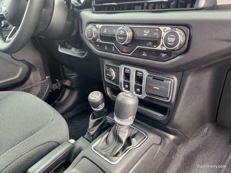 2025 Jeep Wrangler 2-door SportImage 30