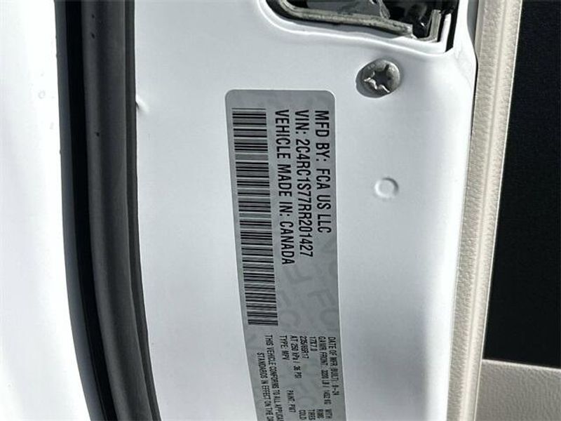 New 2024 Chrysler Pacifica Plug-in Hybrid SelectImage 23