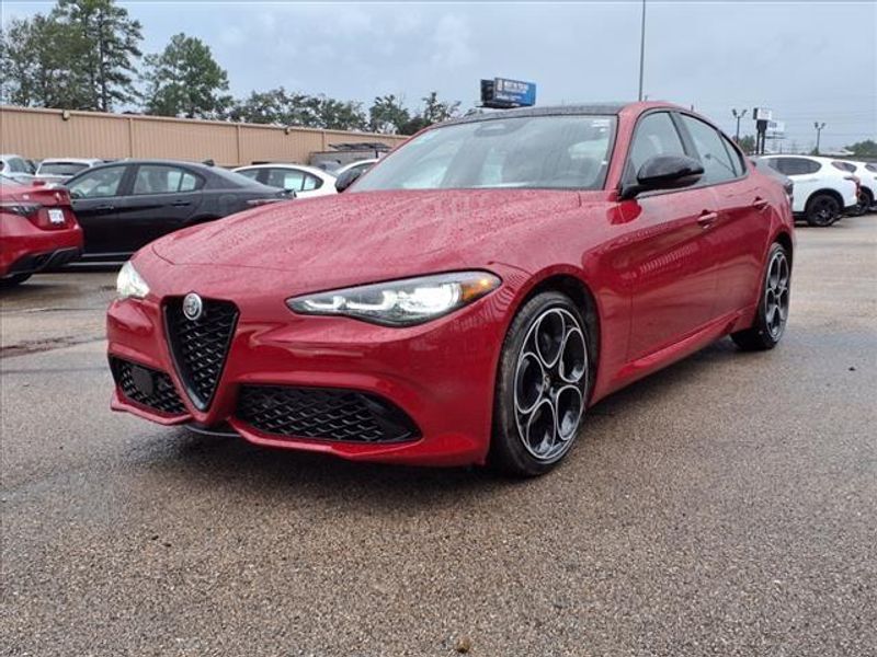 2025 Alfa Romeo Giulia Image 2