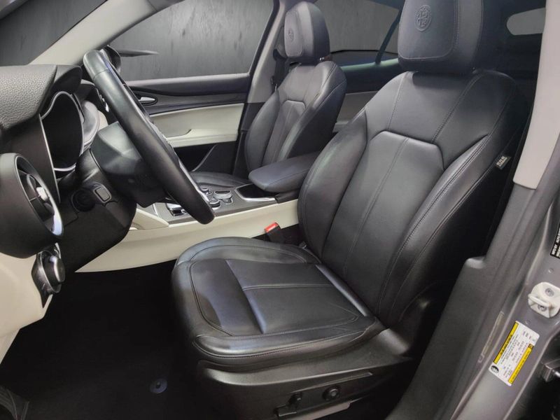 Used 2020 Alfa Romeo Stelvio Ti AWD w/Sunroof & NavImage 18