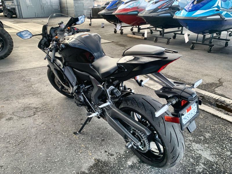 Used 2022 Yamaha YZF-R7 CA Image 19