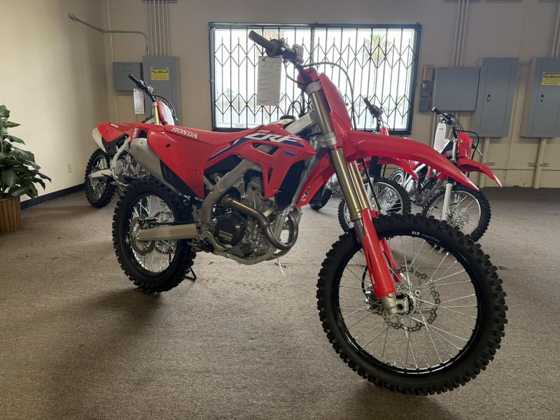 2022 Honda CRF250R Image 1