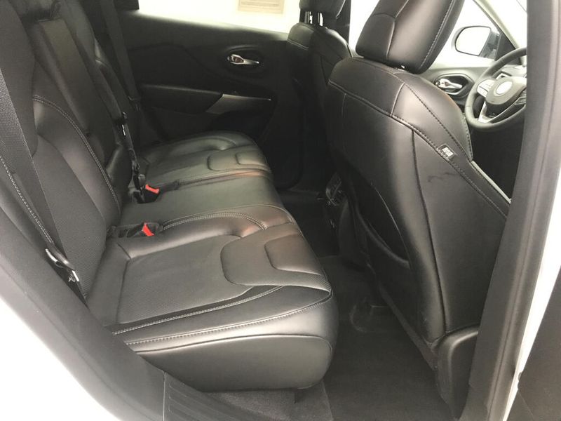 Used 2022 Jeep Cherokee Latitude LuxImage 16