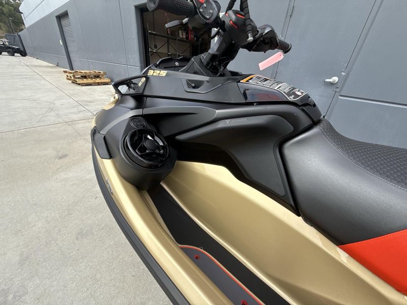 2025 Sea-Doo RXT-X 325 (SOUND SYSTEM) Image 10