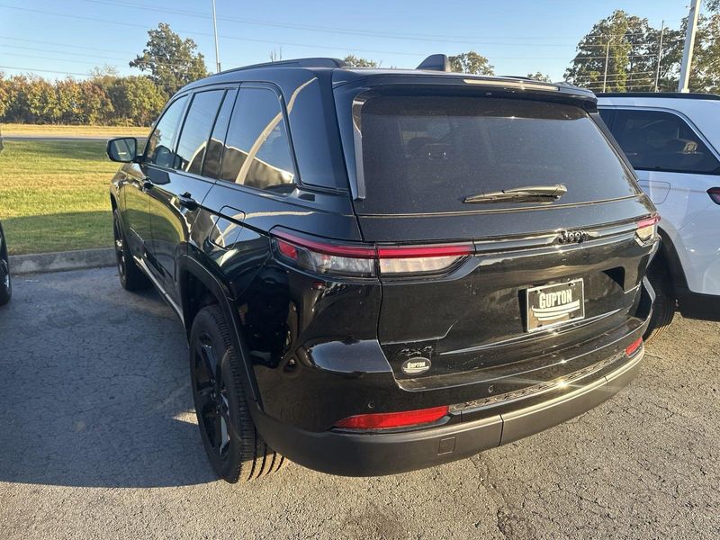 2025 Jeep Grand Cherokee Altitude X 4x4Image 9