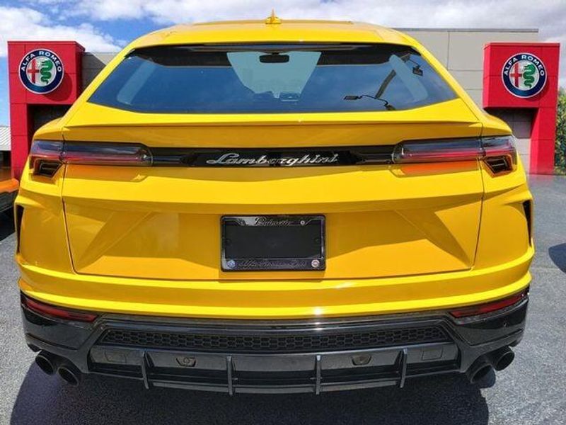 2019 Lamborghini Urus photo 5