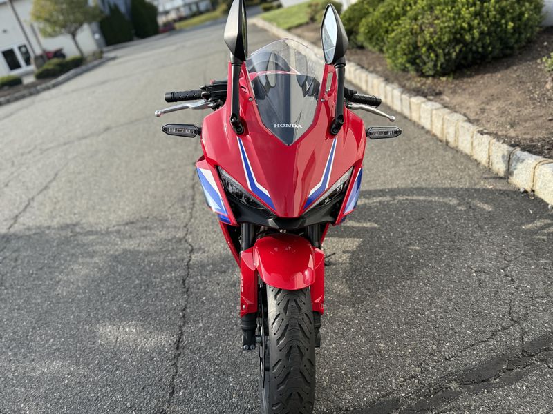 2025 Honda CBR500RImage 4