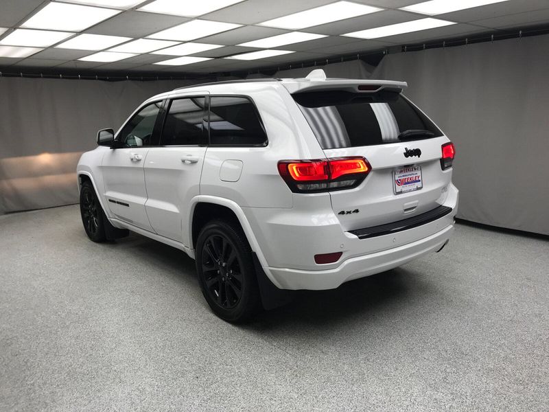 2017 Jeep Grand Cherokee AltitudeImage 10