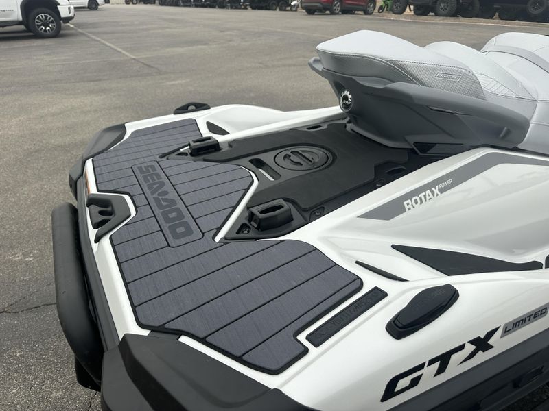 2025 SEADOO GTX LIMITED 325 WITH SOUND SYSTEM IDF WHITE PEARL Image 13