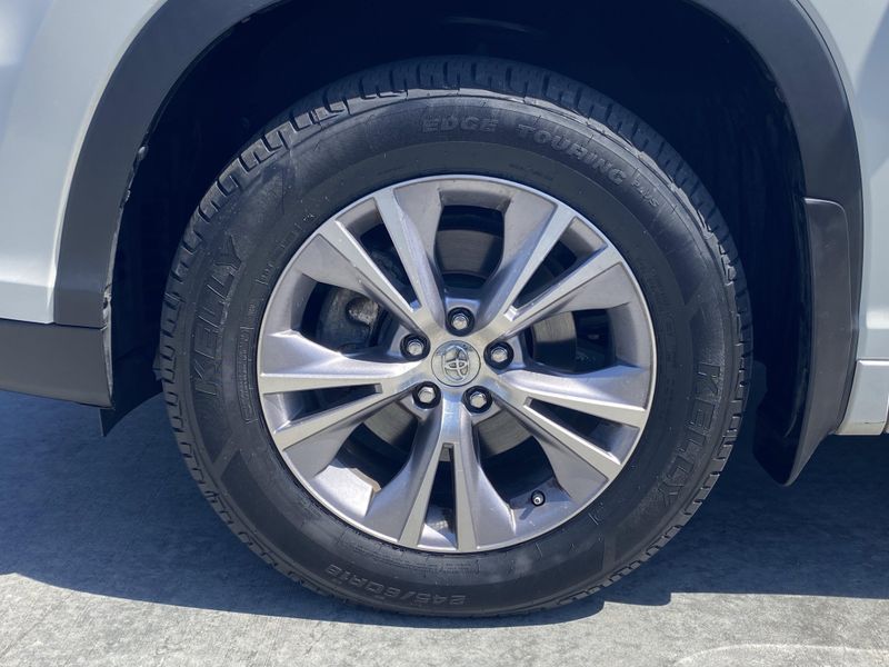 Used 2015 Toyota Highlander XLEImage 8