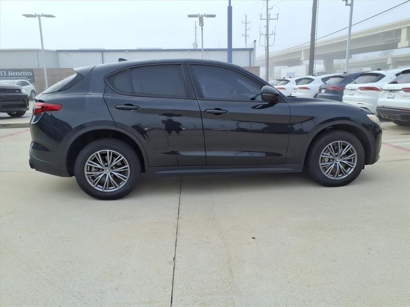 Used 2023 Alfa Romeo Stelvio SprintImage 11