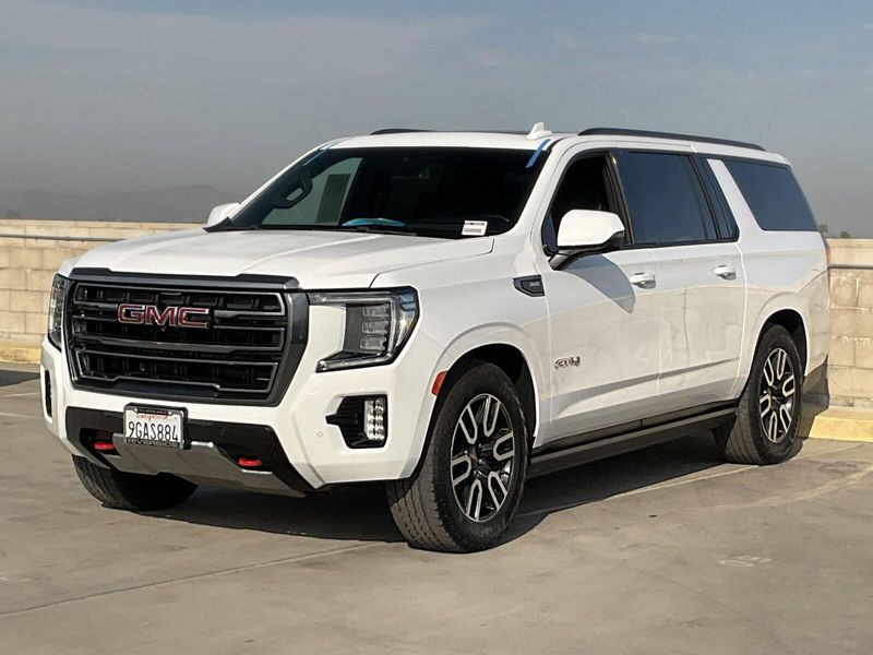 2023 GMC Yukon XL AT4Image 7