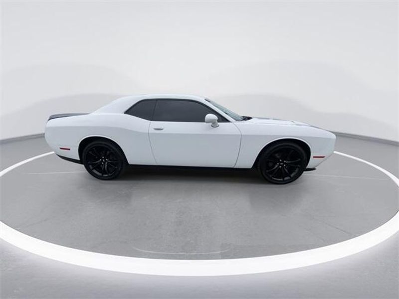 2018 Dodge Challenger SXTImage 9