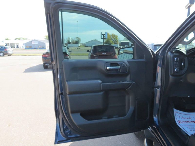 2021 Chevrolet Silverado 1500 Custom photo 9