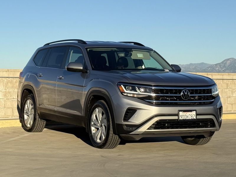 Used 2022 Volkswagen Atlas 2.0T SE w/TechnologyImage 2