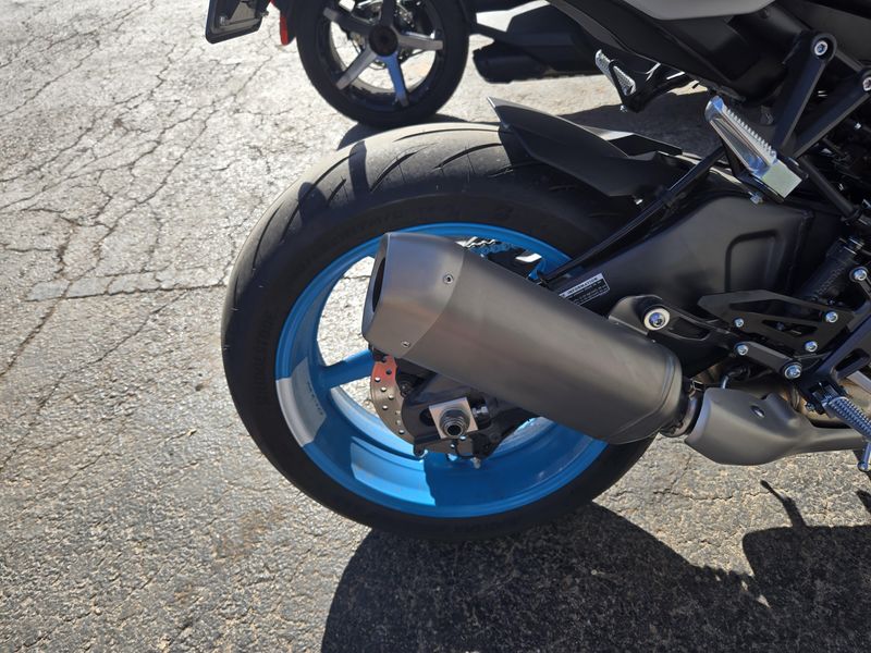 USED 2025 YAMAHA MT10 Image 15