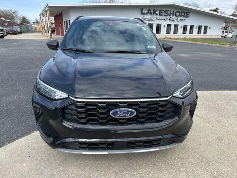 2024 Ford Escape ST-LineImage 2