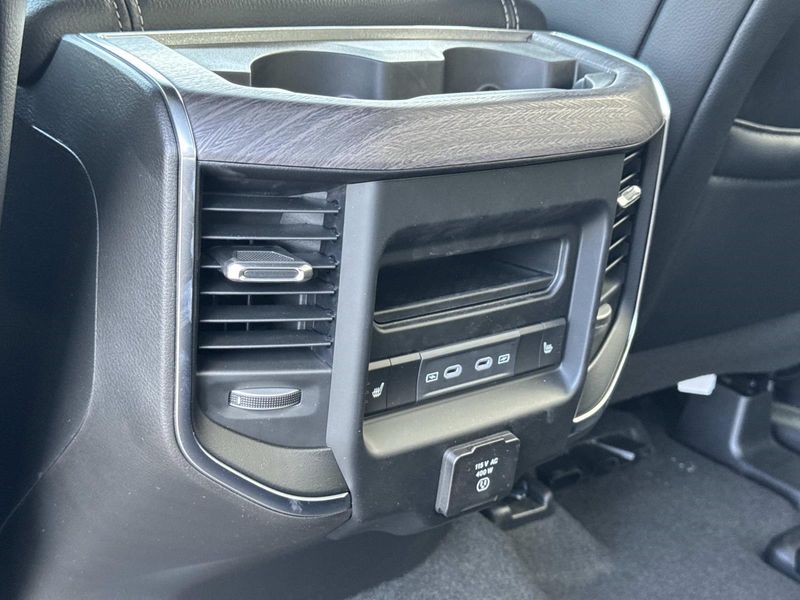 New 2026 RAM 1500 Laramie Crew Cab 4x2 5'7' Box