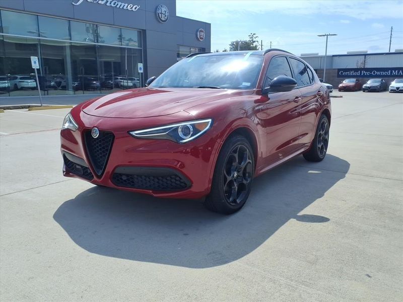Used 2022 Alfa Romeo Stelvio VeloceImage 2